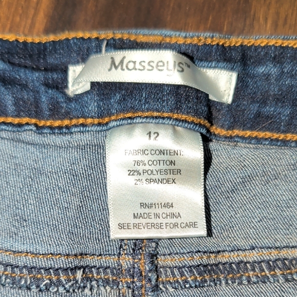 Elegant Denim Jeans with Gold Detailing - Picture 4 of 5